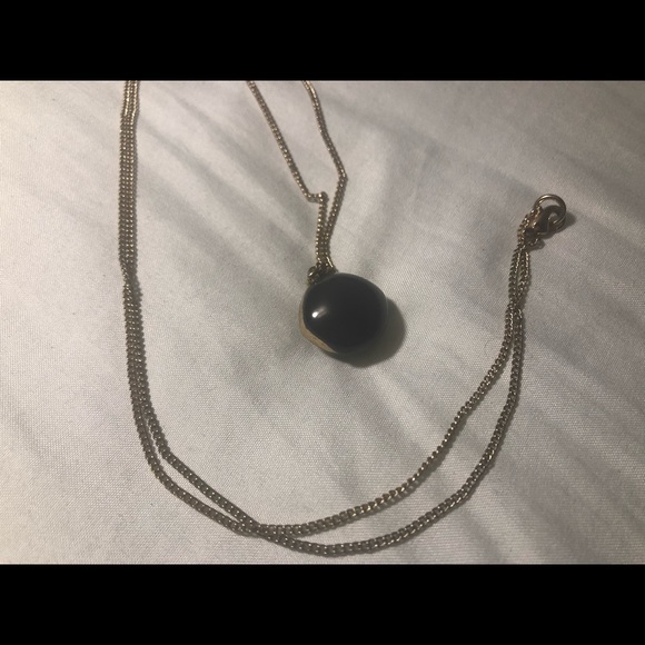 Long gold color necklace with black pendant - Picture 4 of 4